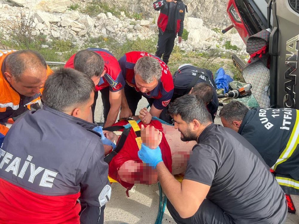 Burdur'da kaza 2 yaralı Tır şarampole devrildi