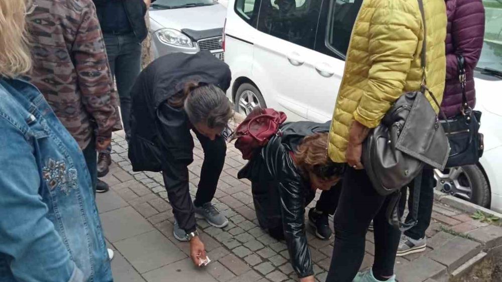 CHP’liler tarafından Türk parasının parçalanıp yere atıldığı iddiası