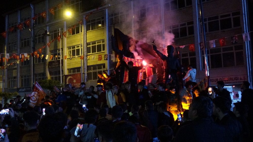 Galatasaray'ın şampiyonluk kutlaması Burdur'da neredeyse faciaya dönüşecekti