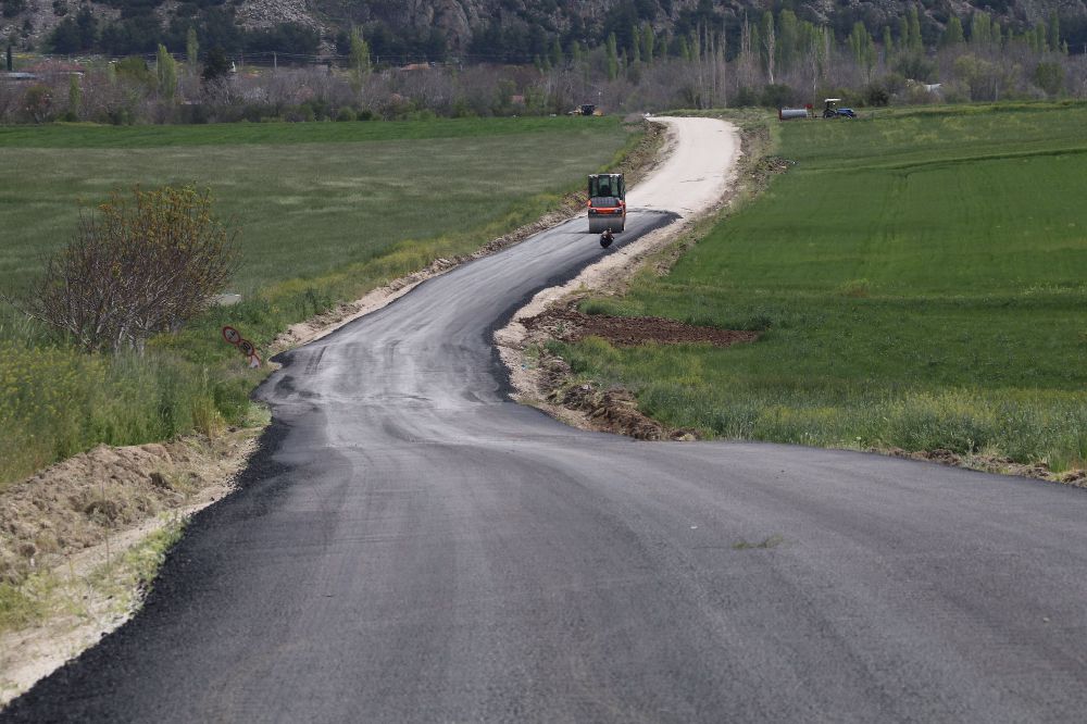 Hacılar - Yarıköy köyleri arası 1,5 kmlik sıcak asfalt çalışması