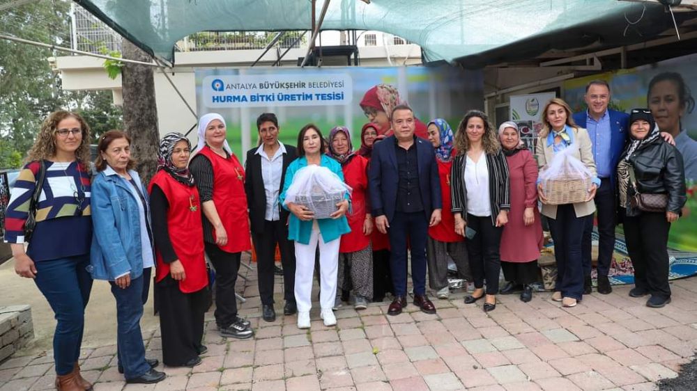 Selvi Kılıçdaroğlu Antalya 'da üreten kadınlarla buluştu