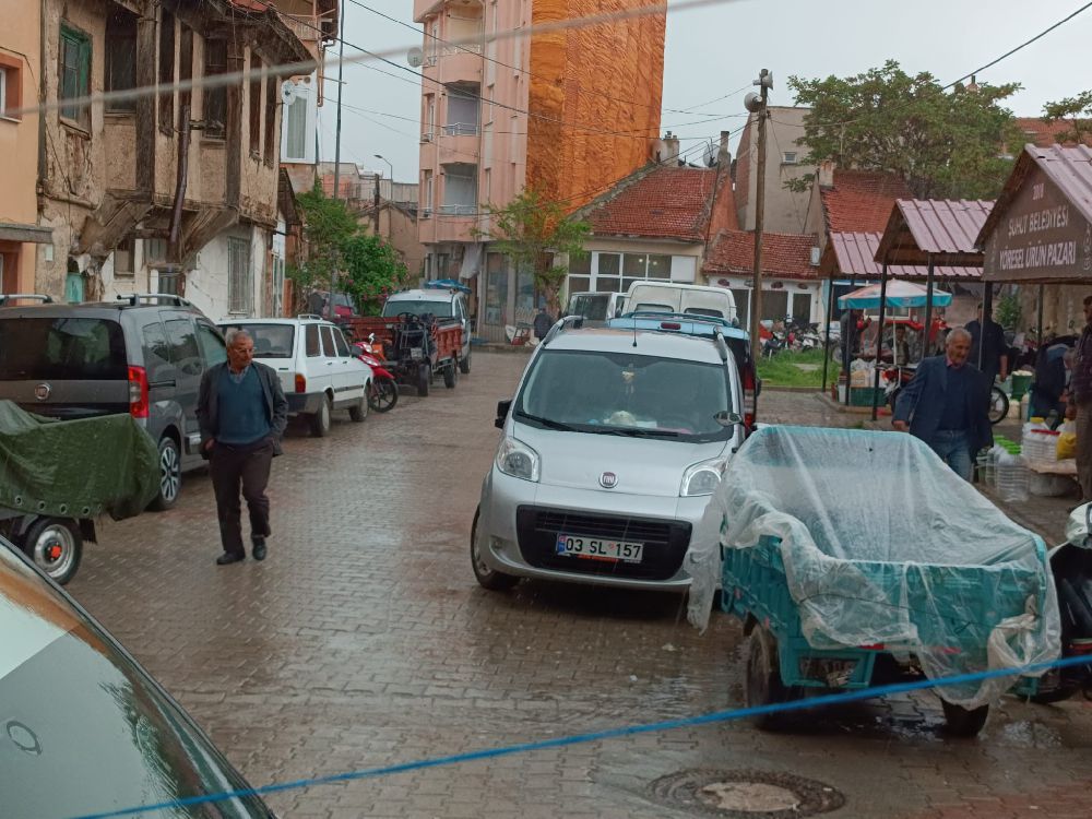 Afyon'da sağanak yağış etkili oldu