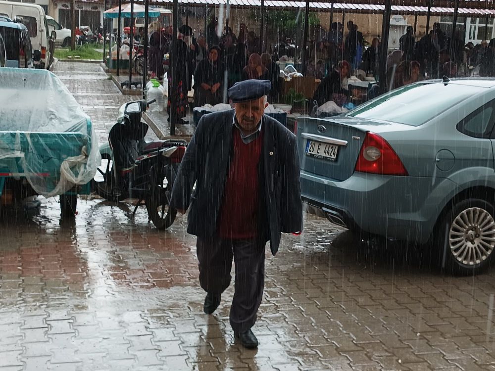 Afyon'da sağanak yağış etkili oldu