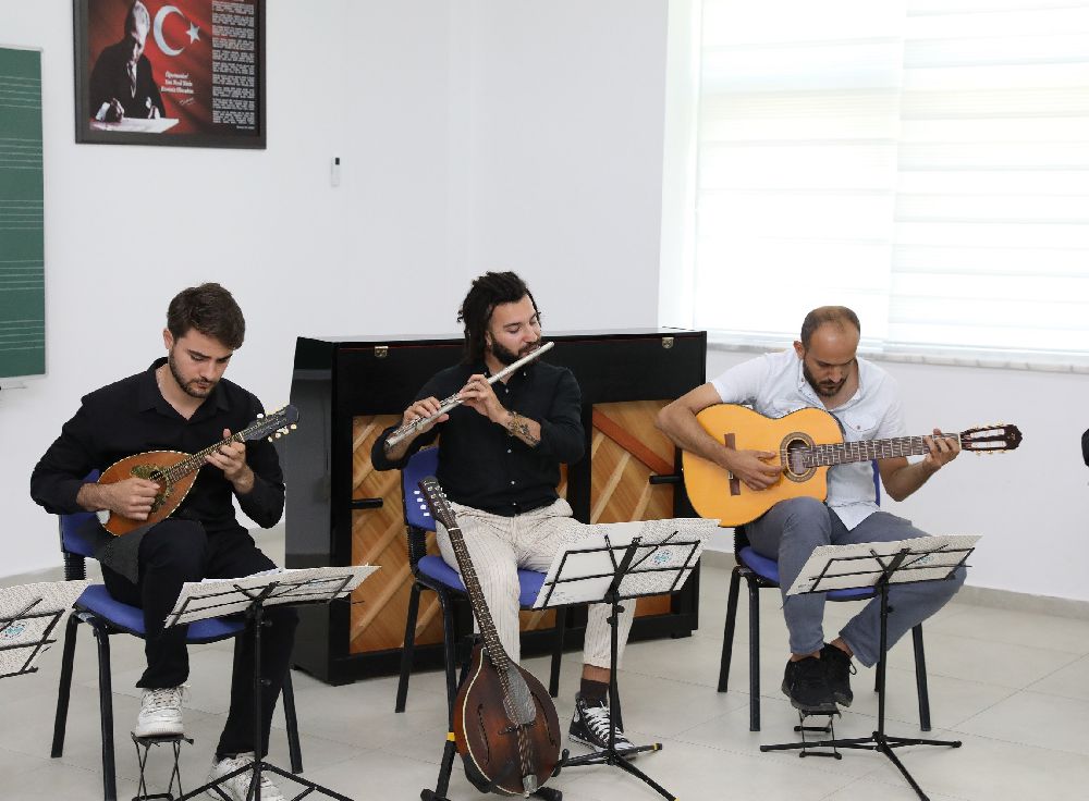 ALKÜ’de mandolin topluluğunun sesi Avrupa'dan duyuldu