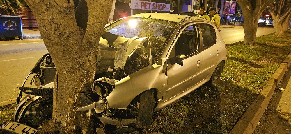 Antalya'da kaza 1 yaralı Araç kontrolden çıktı