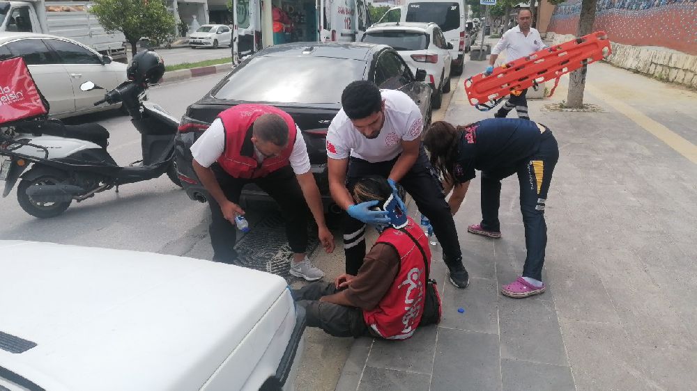 Antalya'da kaza 1 yaralı otomobil çarpıp kaçtı