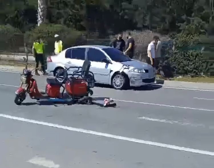 Antalya'da kaza 1 yaralı otomobille çarpıştı