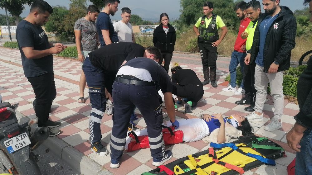 Antalya'da kaza 2 yaralı İlk müdahale vatandaşlardan