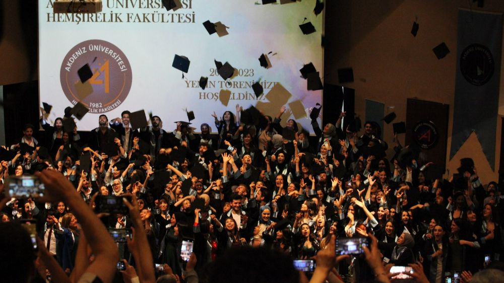 Antalya'da mezuniyet coşkusu: Mesleğe ilk adımı attılar