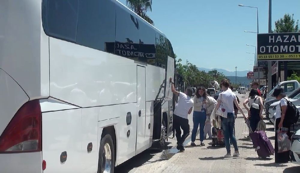 Antalya'da tur otobüsünde korkutan yangın