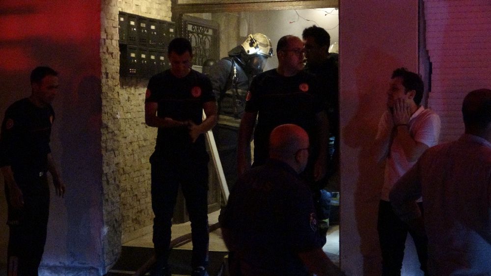 Antalya'da yangında mahsur kalan genç böyle kurtarıldı