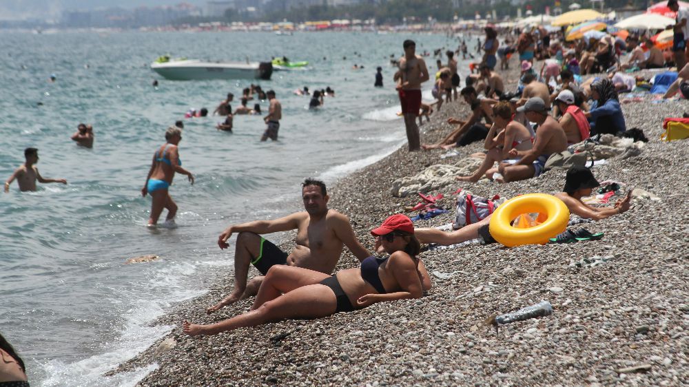 Antalya'da YKS Stresini Denizde Attılar