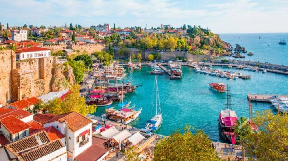 Antalya'nın Keşfedilmeye Değer Yerleri: Doğal Güzellikler ve Tarihi Zenginlikler