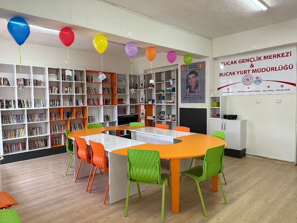 Bucak Gençlik Merkezince Boğazköy'e kazandırılan kütüphane açıldı