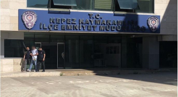 Kesinleşmiş hapis cezası bulunan 2 firari Antalya'da yakalandı