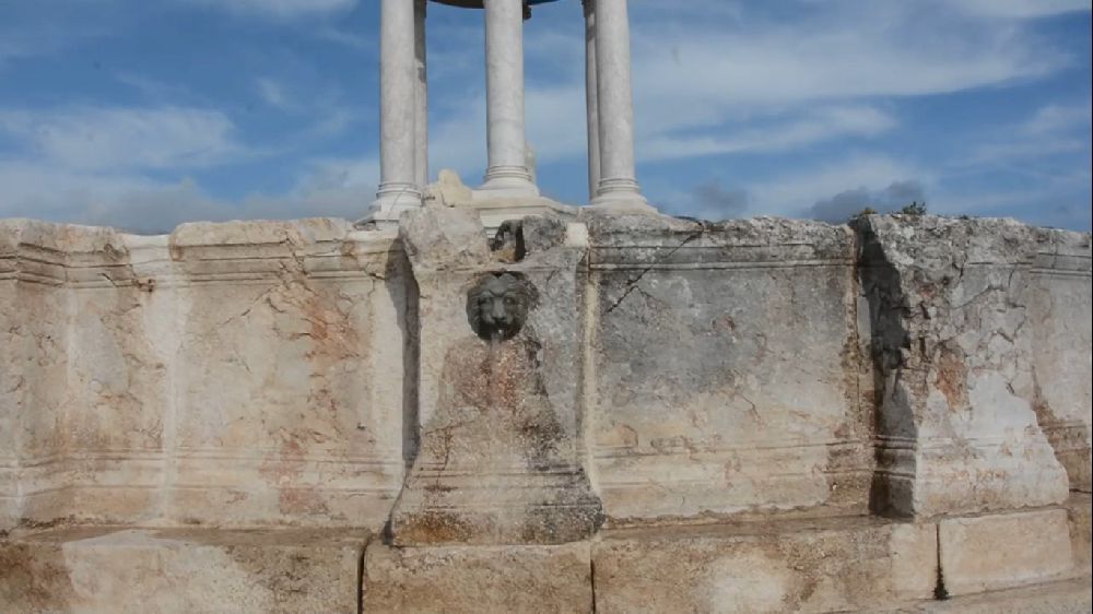Kibyra Antik Kenti'nin eşsiz çeşmesi görenleri hayran bırakıyor