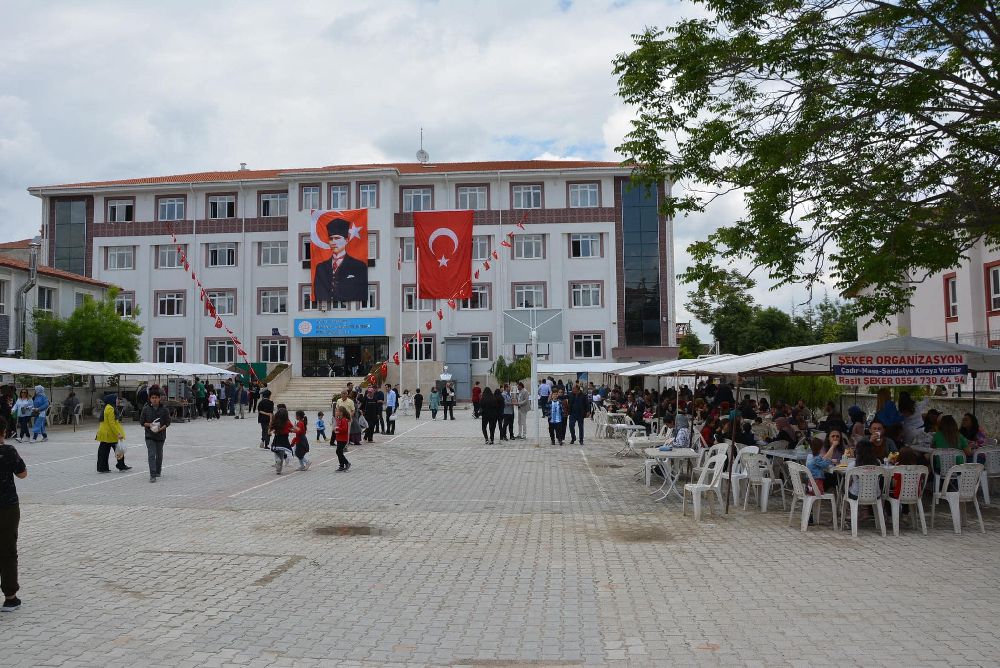 Korkuteli Zeynep-Mustafa Kemer Ortaokulu Okul Yararına Kermes 