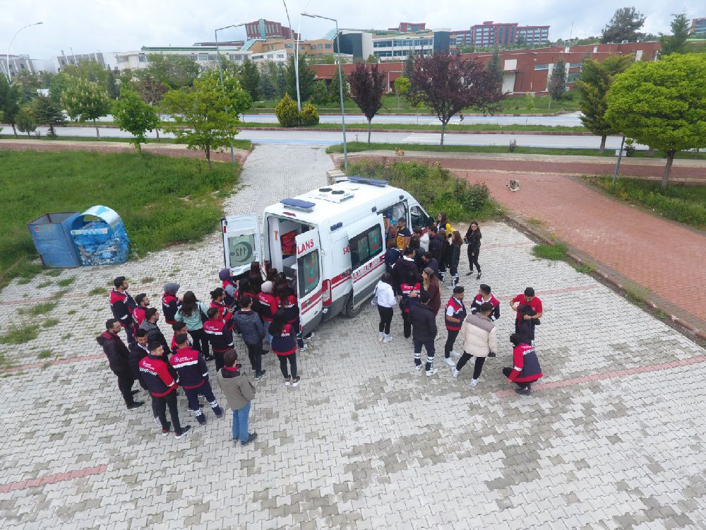 MAKÜ Öğrencilerine UMKE ve Ambulans İçi Araç Tanıtımı Eğitimi Verildi