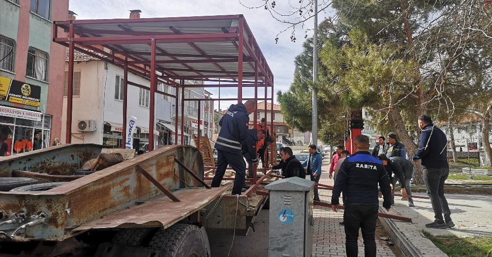 Tefenni'de belediye tarafından dükkanlar yapılıyor