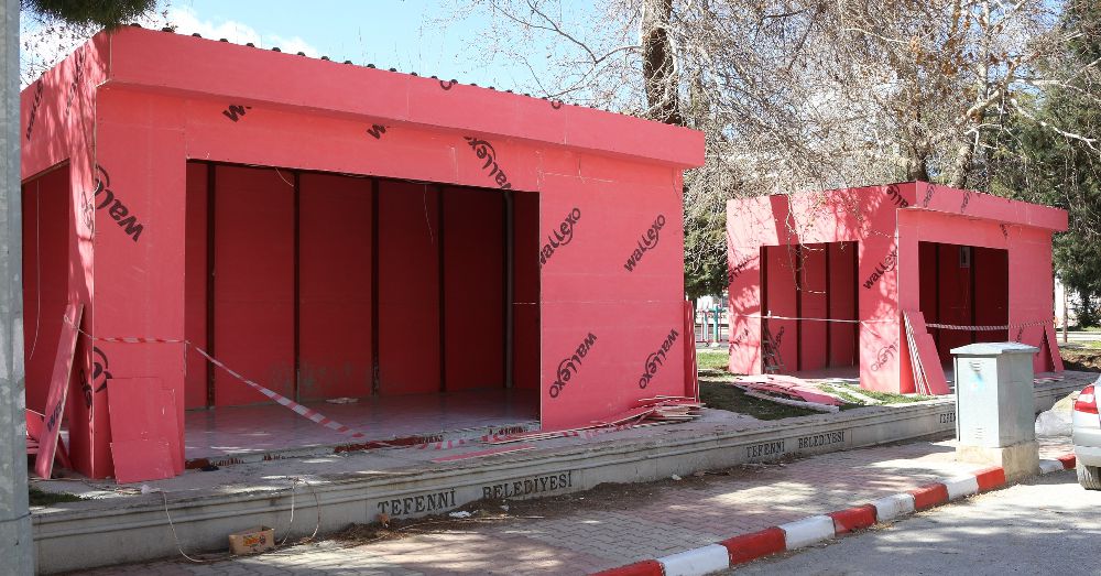 Tefenni'de belediye tarafından dükkanlar yapılıyor