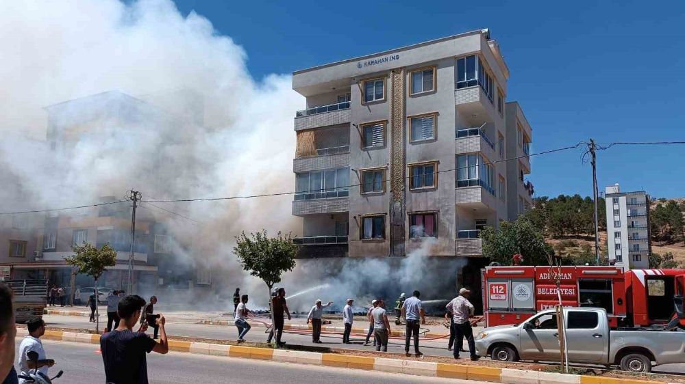  Adıyaman da İşyerinde çıkan Yangın Paniğe Neden Oldu