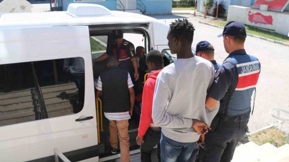 Afyonkarahisar'da izinsiz çalışan yabancı uyruklu şahıslar yakalandı