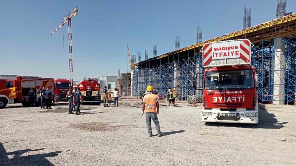 Ankara’da inşaatı saran alevleri gören çalışanlar hemen itfaiyeye haber verdi