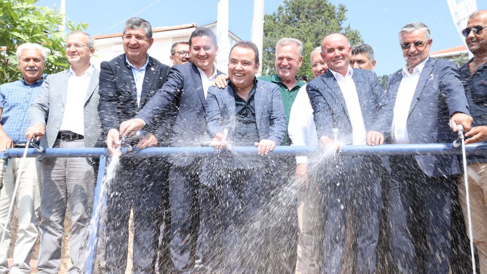 Antalya Büyükşehir Belediyesi, tarımın başkenti Antalya’da üreticiyi her alanda destekliyor