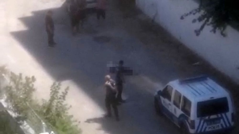 Antalya'da Sokak ortasında önce kız arkadaşını, sonra kendini vurdu