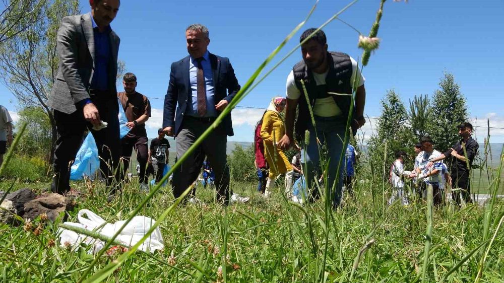 Ardahan'lı gençlerden alkışlanacak hareket