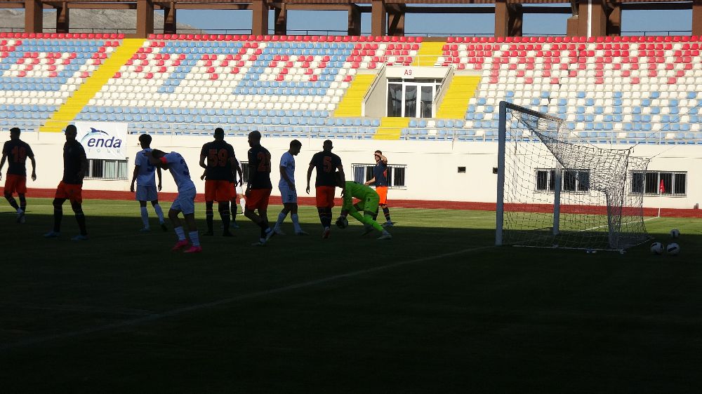 Başakşehir, Olimpik FK'yı 2 farkla devirdi