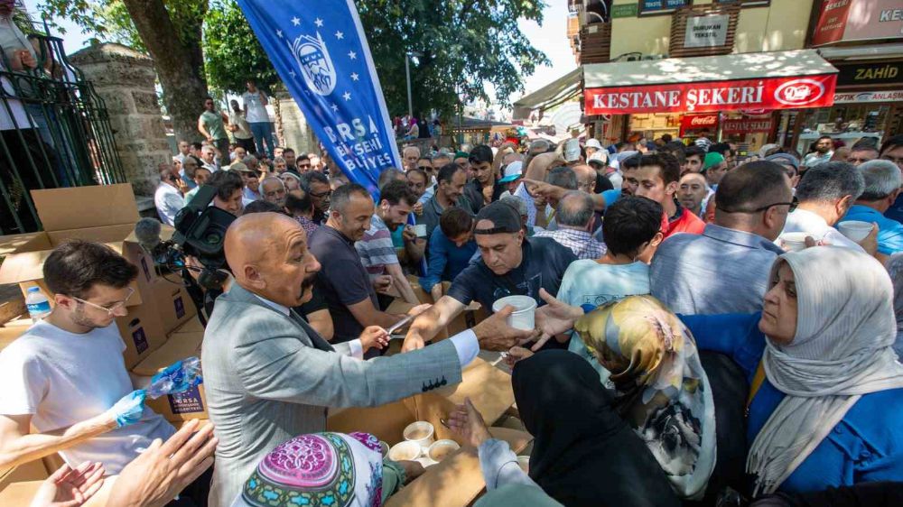 Bursa'da 10 bin kişiye aşure ikramı