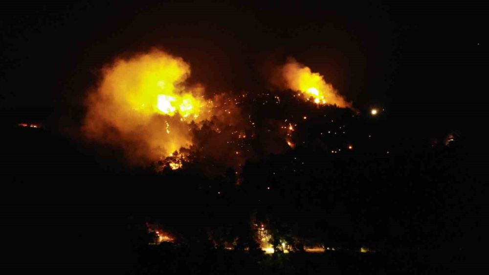 Çanakkale’de  yangını havadan görüntülendi