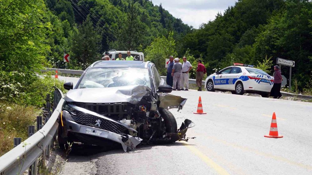 cenaze için Sinop'a gidiyorlardı, ailecek kaza yaptılar