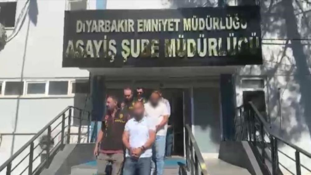 Diyarbakır'da  eş zamanlı operasyonla yakalandı