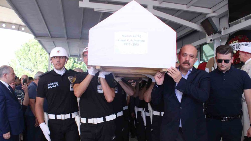 İstanbul Emniyet Müdürü Aktaş’ın babası son yolculuğuna uğurlandı.