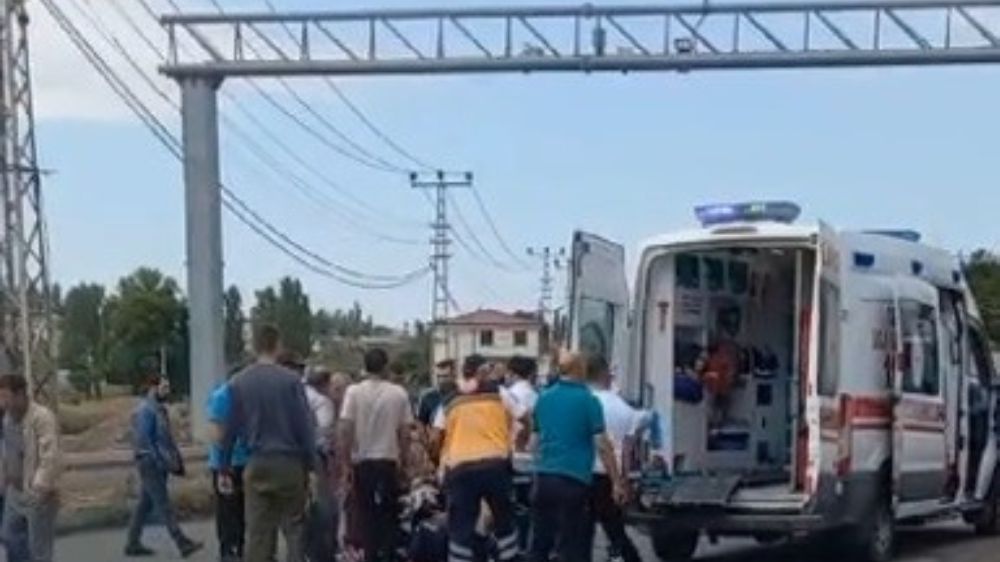 Kars’ta Otomobil Sürücüsü Yaya Çarptı 