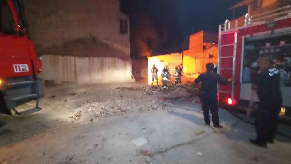 Konya'da kağıt toplanan depoda yangın 