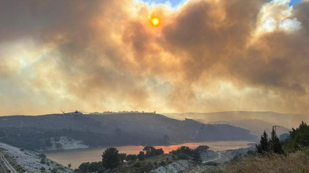 Manisa'da ekiplerin havadan ve karadan müdahalesi sürüyor