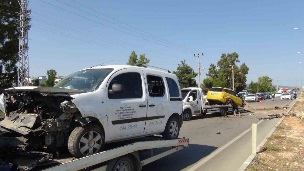 Mersin'de trafiği tıkayan kaza