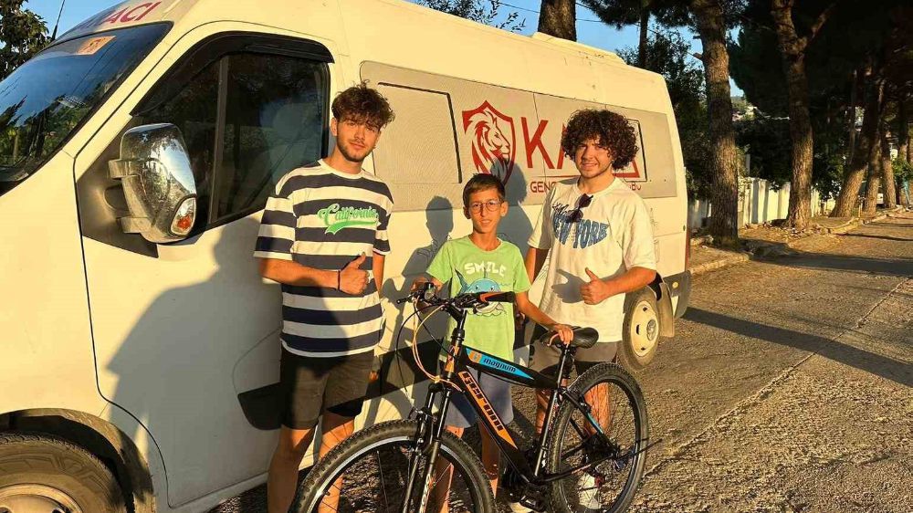 Muğla’da depremzede çocuklara bisiklet morali