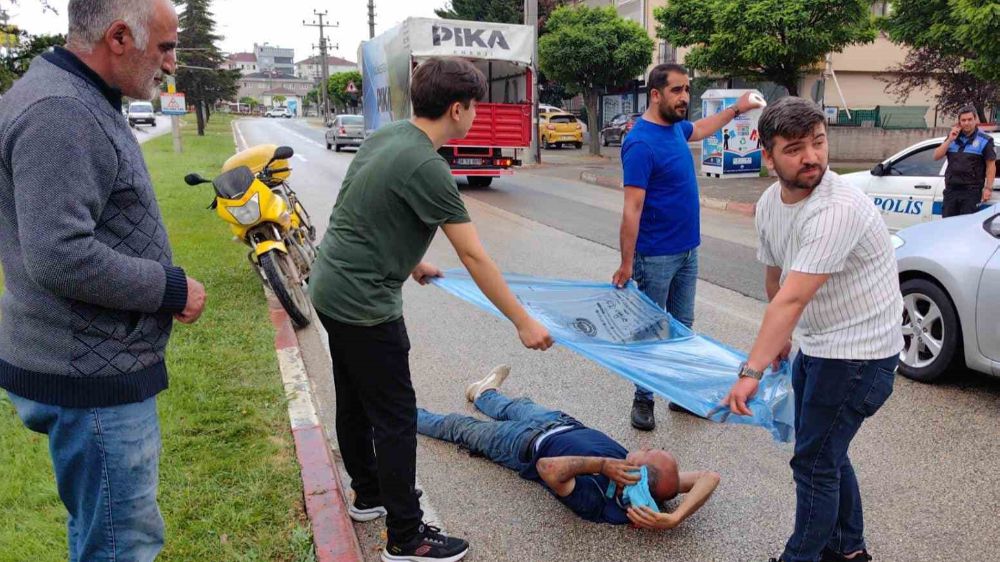  PTT memurunu  çöp poşetiyle korudular