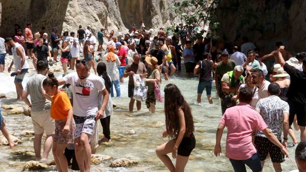 Saklıkent Kanyonuna turist akını 