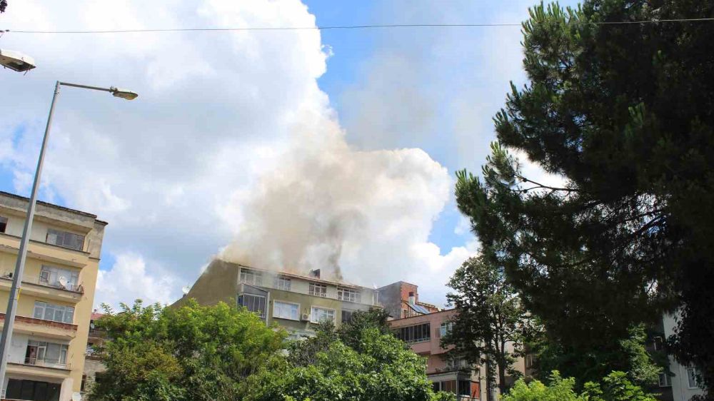 Samsun'da çatı yangını paniğe neden oldu