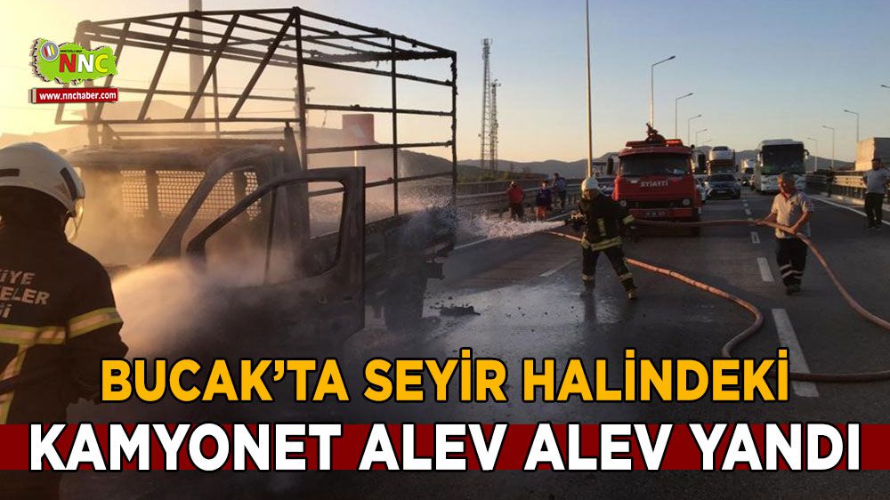 Seyir halindeki kamyonet Bucak'ta alev aldı