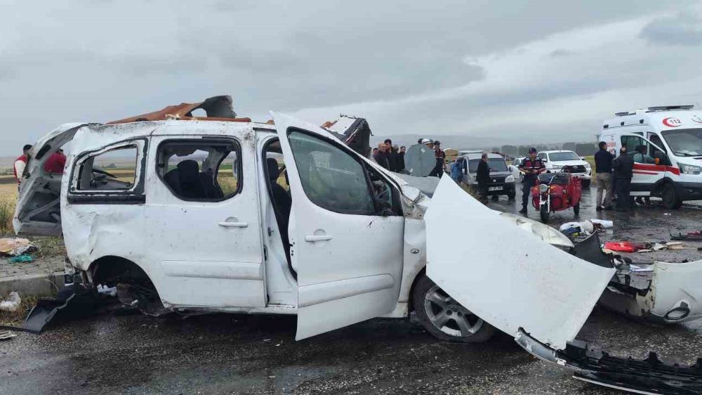 Sivastaki kazada aynı aileden 3 kişi hayatını kaybetti