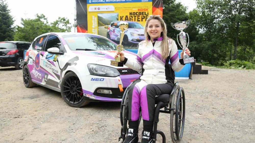 Türk kadın ralli pilotu: 1 Tekerlekli sandalyeye: 0