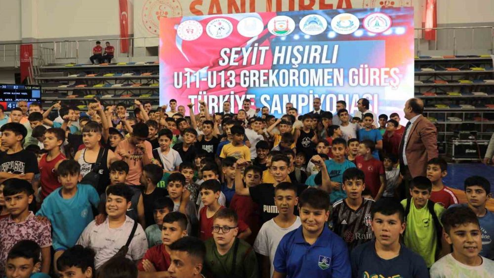 U11-U13 Türkiye Güreş şampiyonası başladı
