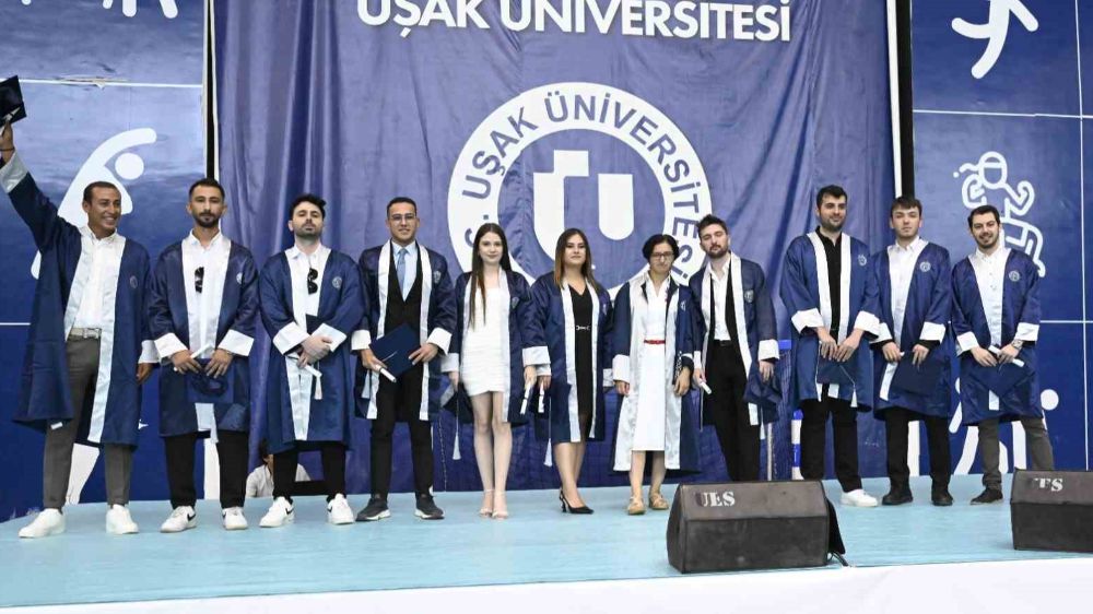 Uşak Üniversitesi  İletişim Fakültesinde mezuniyet heyecanı