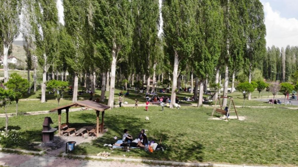 Vatandaşlar Serin parkları doldurdu